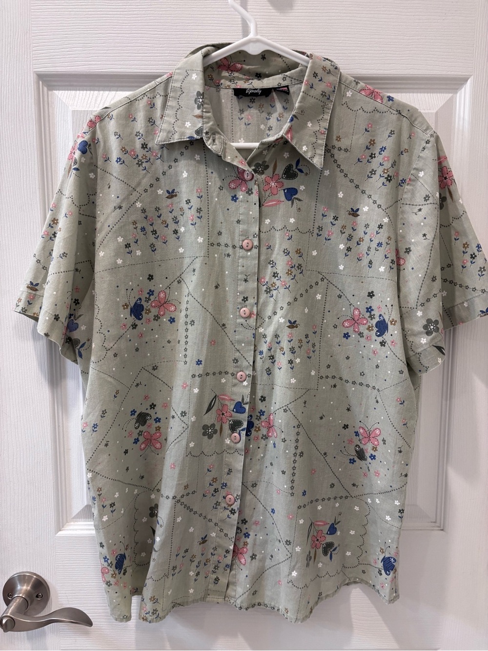 Tapestry Vintage Made in USA Floral/ Butterfly Button Down